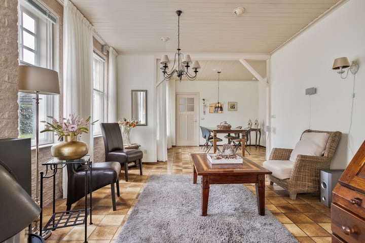 Photo 16 of Spoorstraat 8