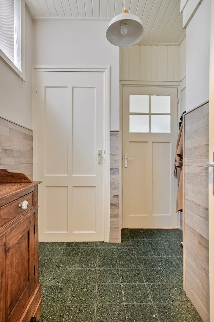 Photo 21 of Spoorstraat 8