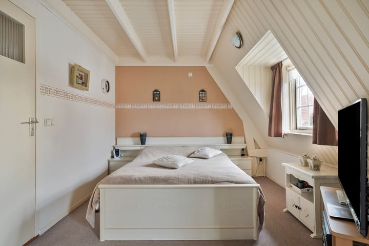 Photo 28 of Spoorstraat 8