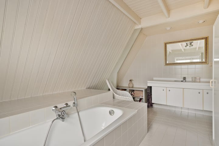 Photo 32 of Spoorstraat 8