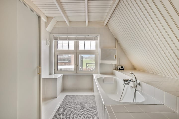 Photo 33 of Spoorstraat 8