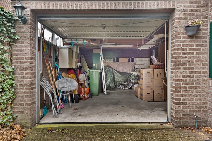 Photo 36 of Spoorstraat 8