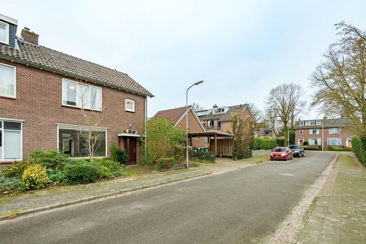 Bekijk foto 3 van Goudenregenstraat 2