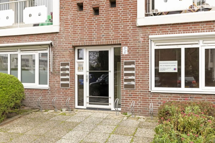 Bekijk foto 2 van Van Leeuwenhoekstraat 37