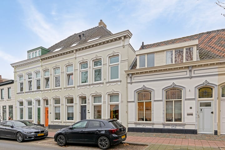 Bekijk foto 2 van Auvergnestraat 16