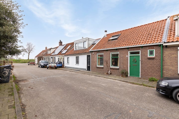 Bekijk foto 1 van Sint Jooslandstraat 11