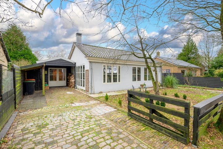 Photo 2 of Esdoornlaan 10