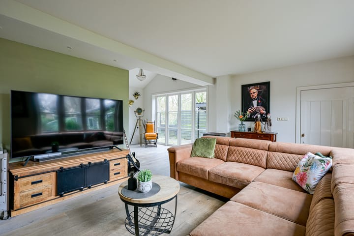 Photo 3 of Esdoornlaan 10