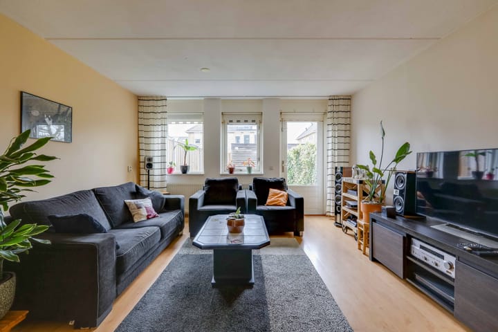 Foto 15 van Berghallee 17