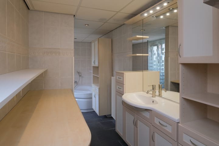 Photo 10 of Biezenstraat 41