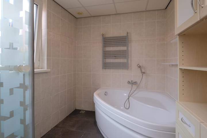 Photo 12 of Biezenstraat 41