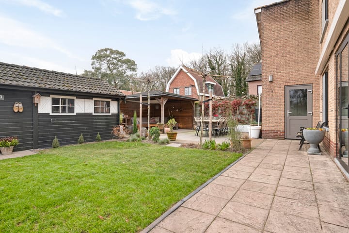 Photo 36 of Liniestraat 2