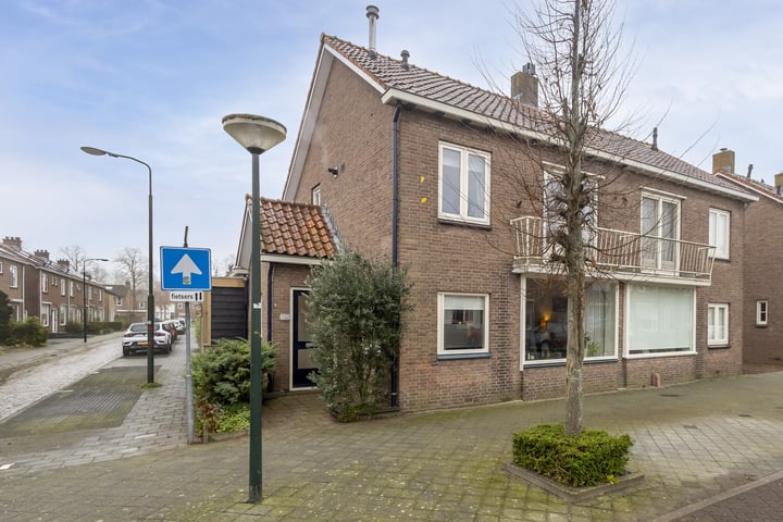 Bekijk foto 1 van Troelstrastraat 52