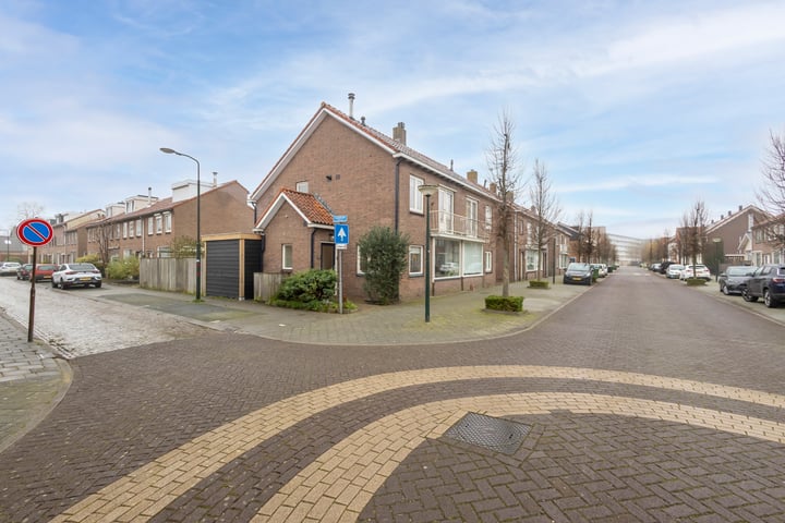 Bekijk foto 34 van Troelstrastraat 52