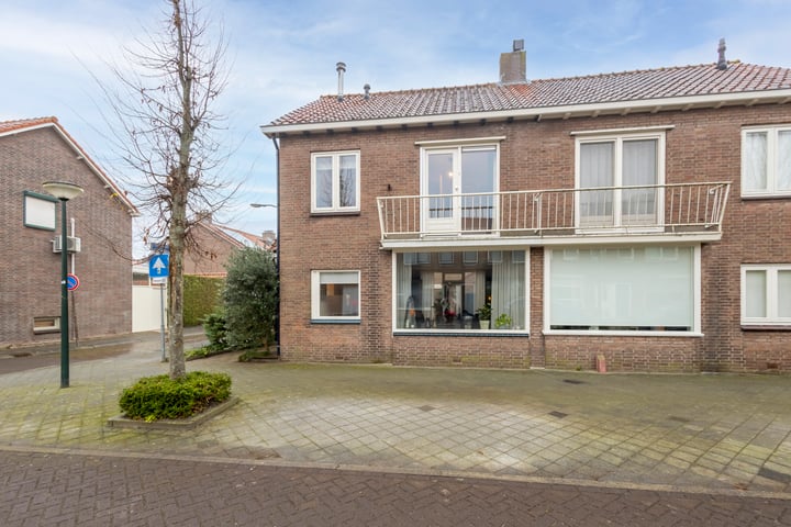 Bekijk foto 36 van Troelstrastraat 52