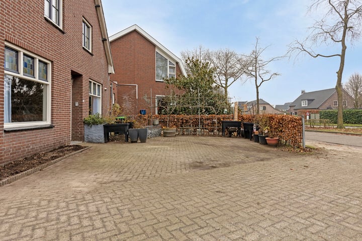 View photo 53 of Schutsboomstraat 74