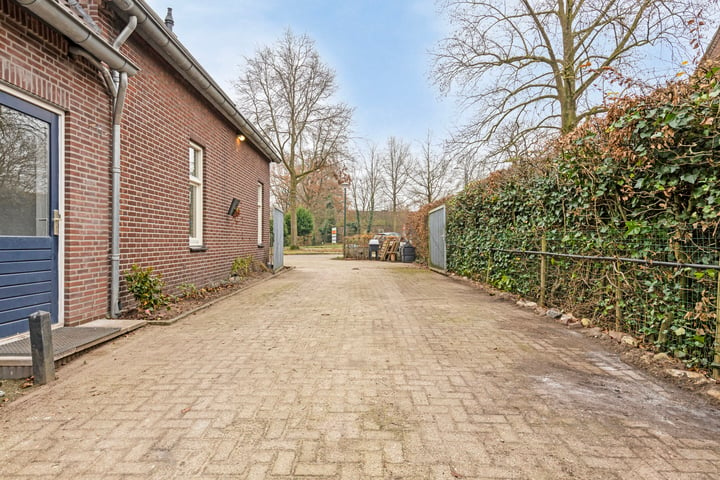 View photo 57 of Schutsboomstraat 74