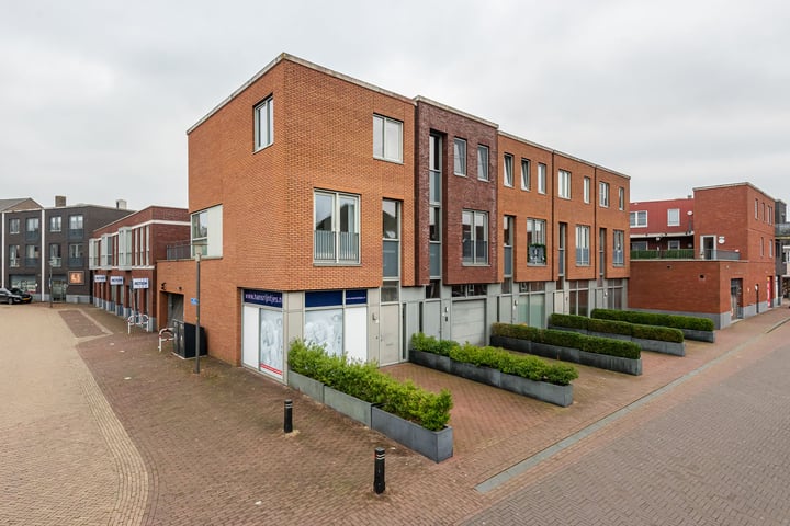 Bekijk foto 1 van Deken Nijkampstraat 6-A