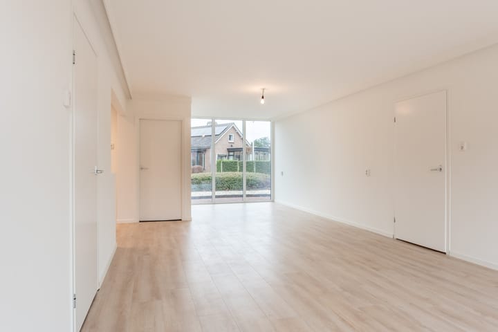 Photo 11 of Dr. Harm Smeengestraat 54