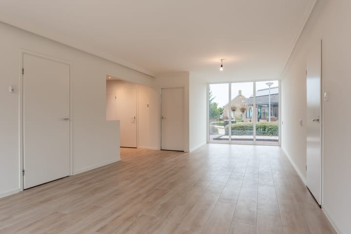 Photo 10 of Dr. Harm Smeengestraat 54