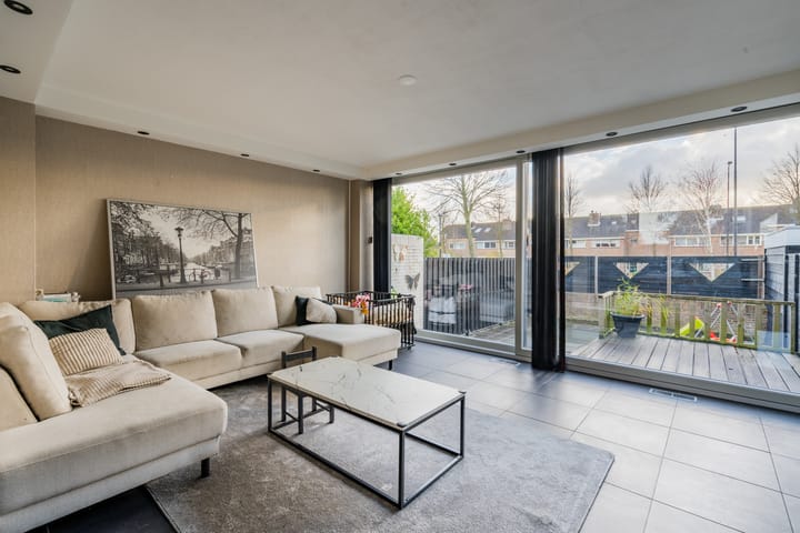 Foto 2 van J. van de Veldelaan 10