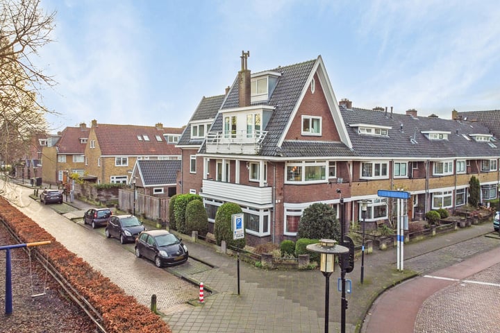 Bekijk foto 1 van Emmastraat 32