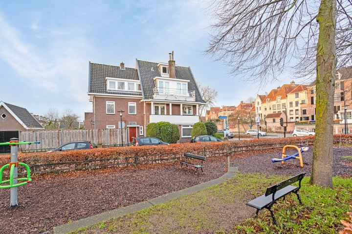 Bekijk foto 48 van Emmastraat 32