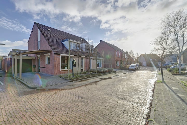 Bekijk foto 2 van Oomskinderenstraat 22