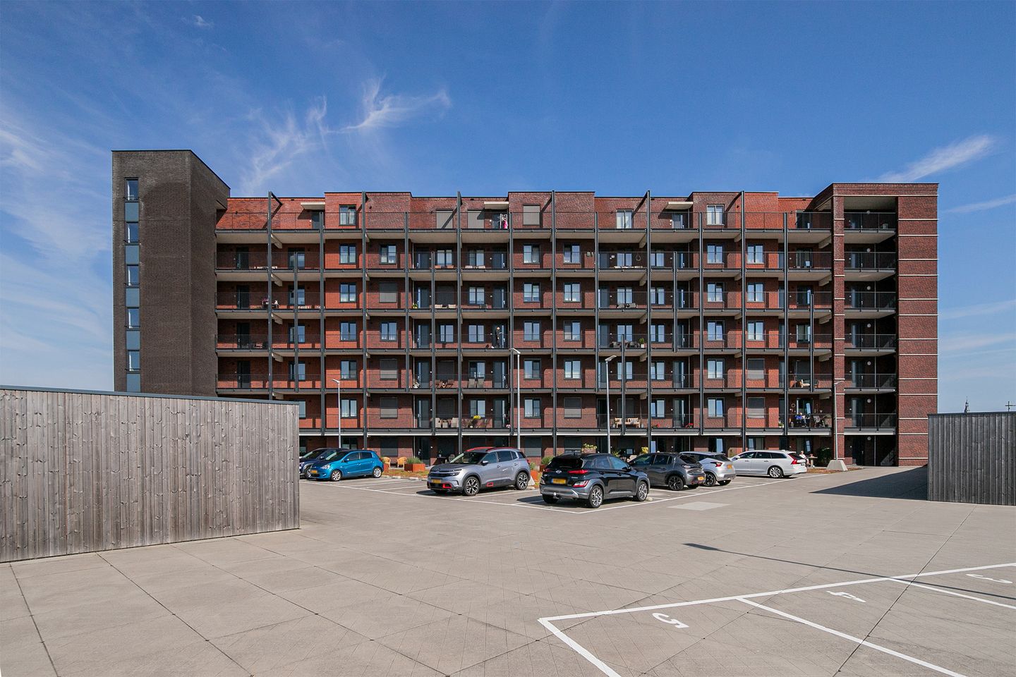 Foto 1 van Beneluxweg 9