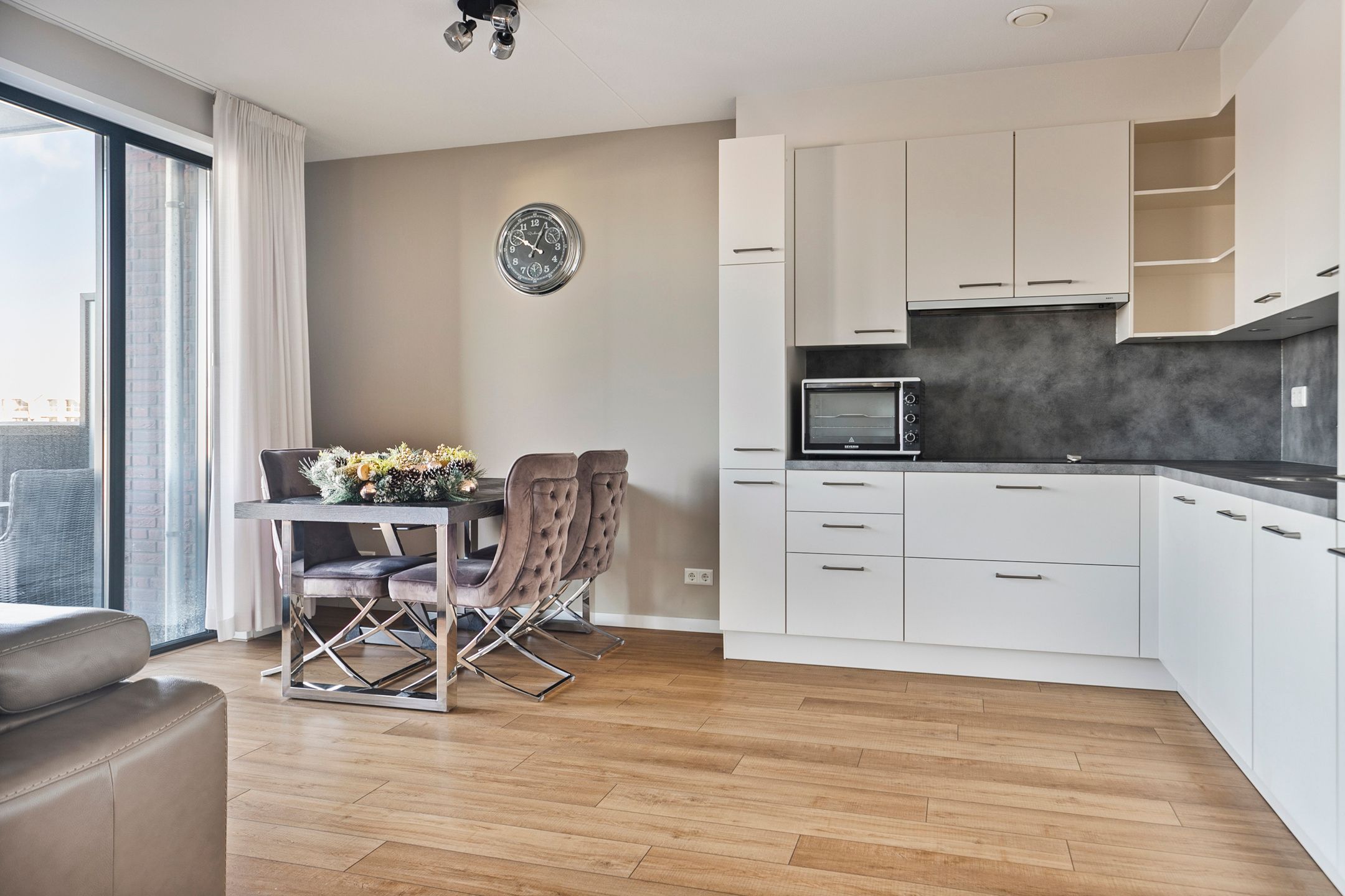 Foto 3 van Beneluxweg 9