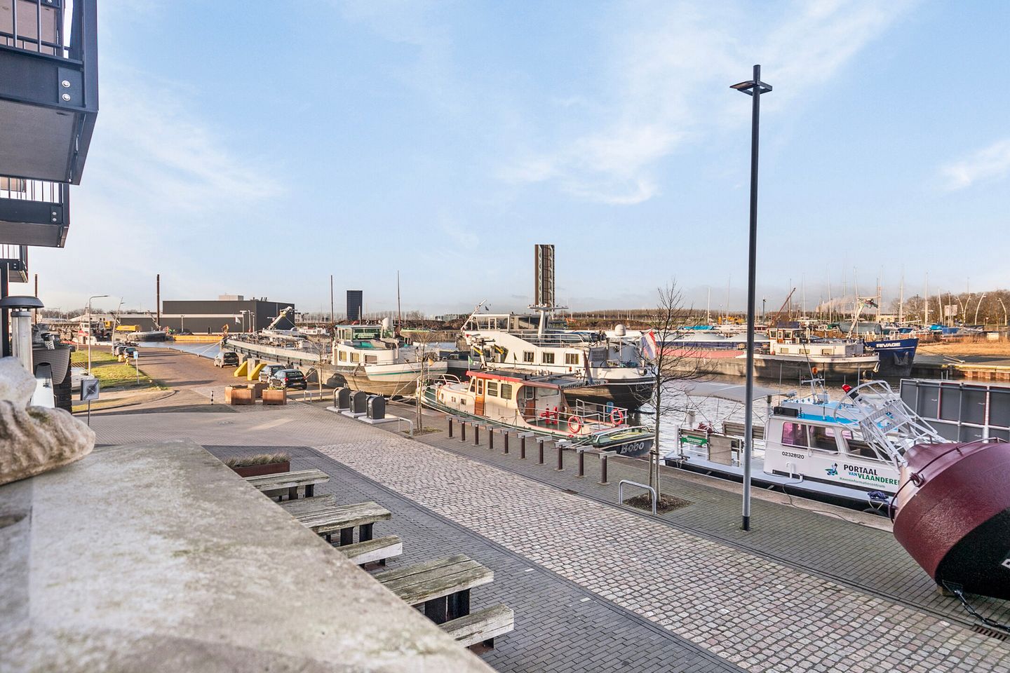 Foto 4 van Beneluxweg 9