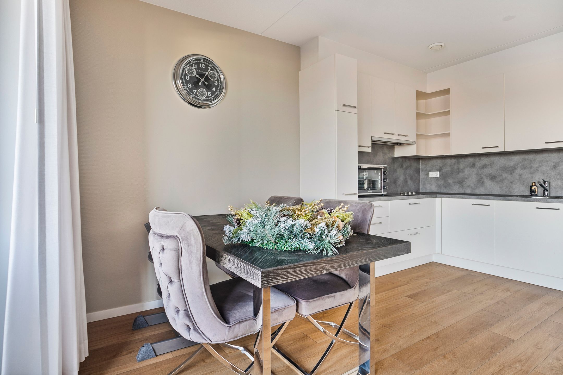 Foto 15 van Beneluxweg 9