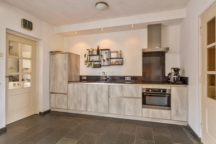 Foto 15 van Pater van den Elzenstraat 9