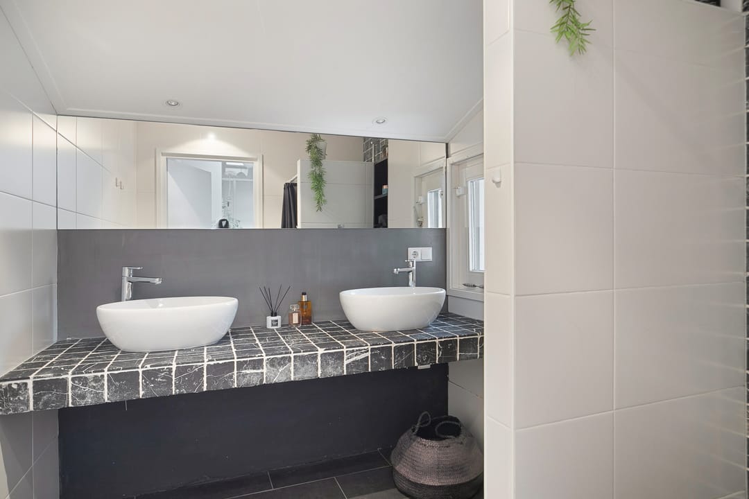 Foto 8 van Moersluisstraat 12