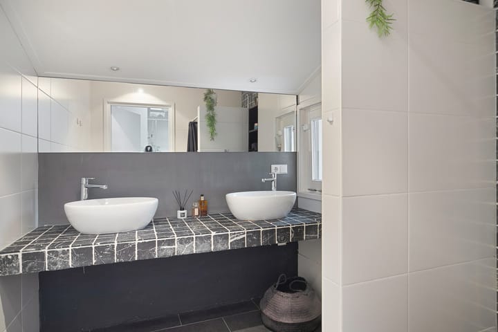 Foto 8 van Moersluisstraat 12