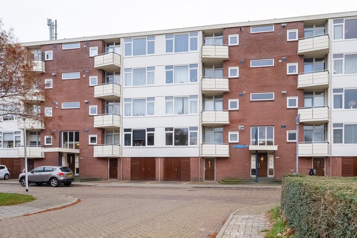 View photo 1 of Jacob van Ruysdaelstraat 74