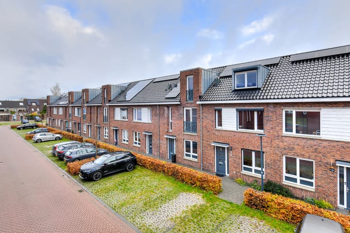 Foto 2 van Santrijnhof 8