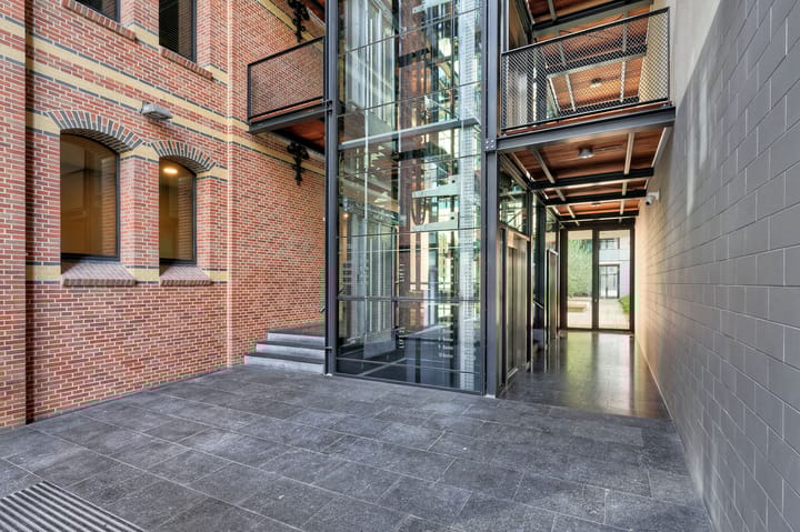 Foto 2 van Purperhoedenveem 24