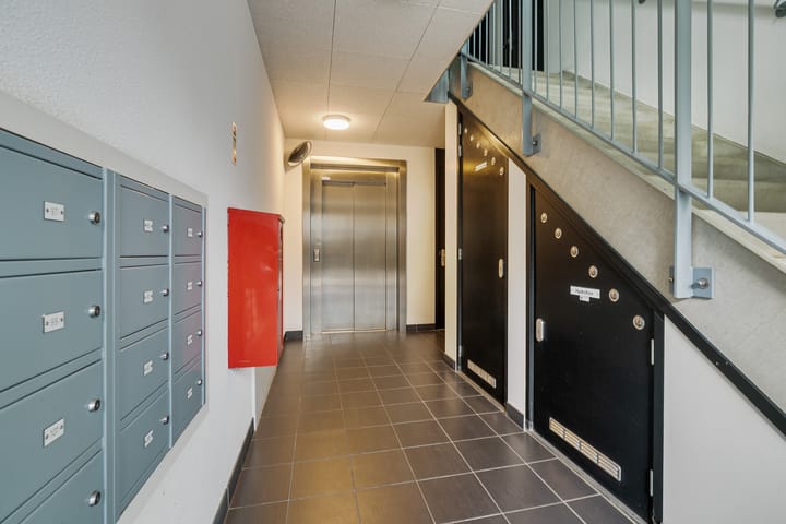 Foto 8 van Muiderstraat 93