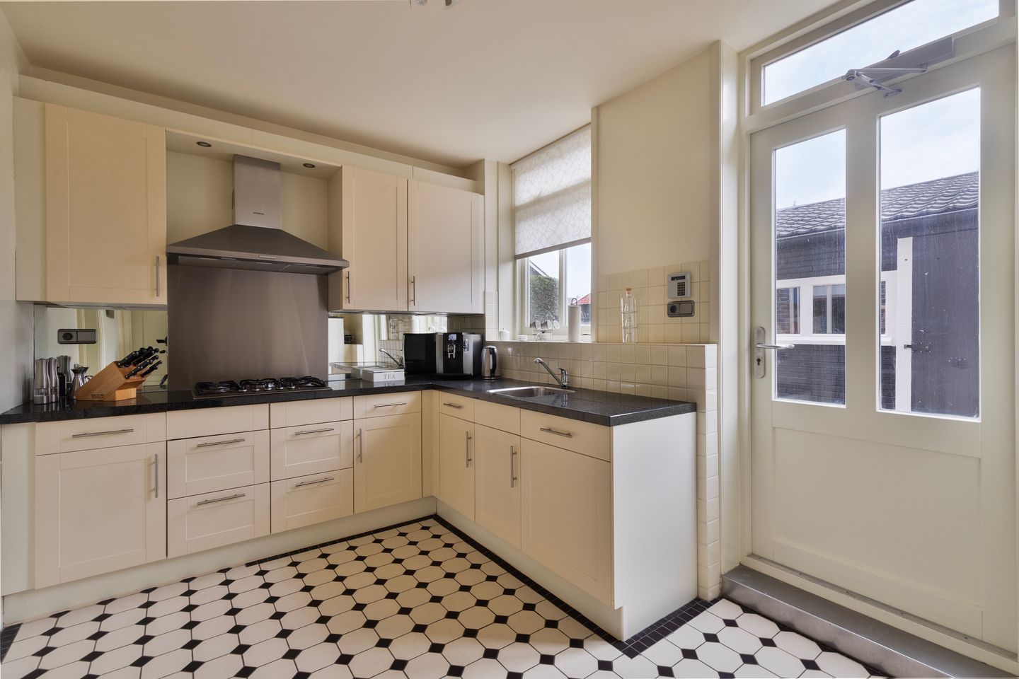 Foto 14 van Julianastraat 1