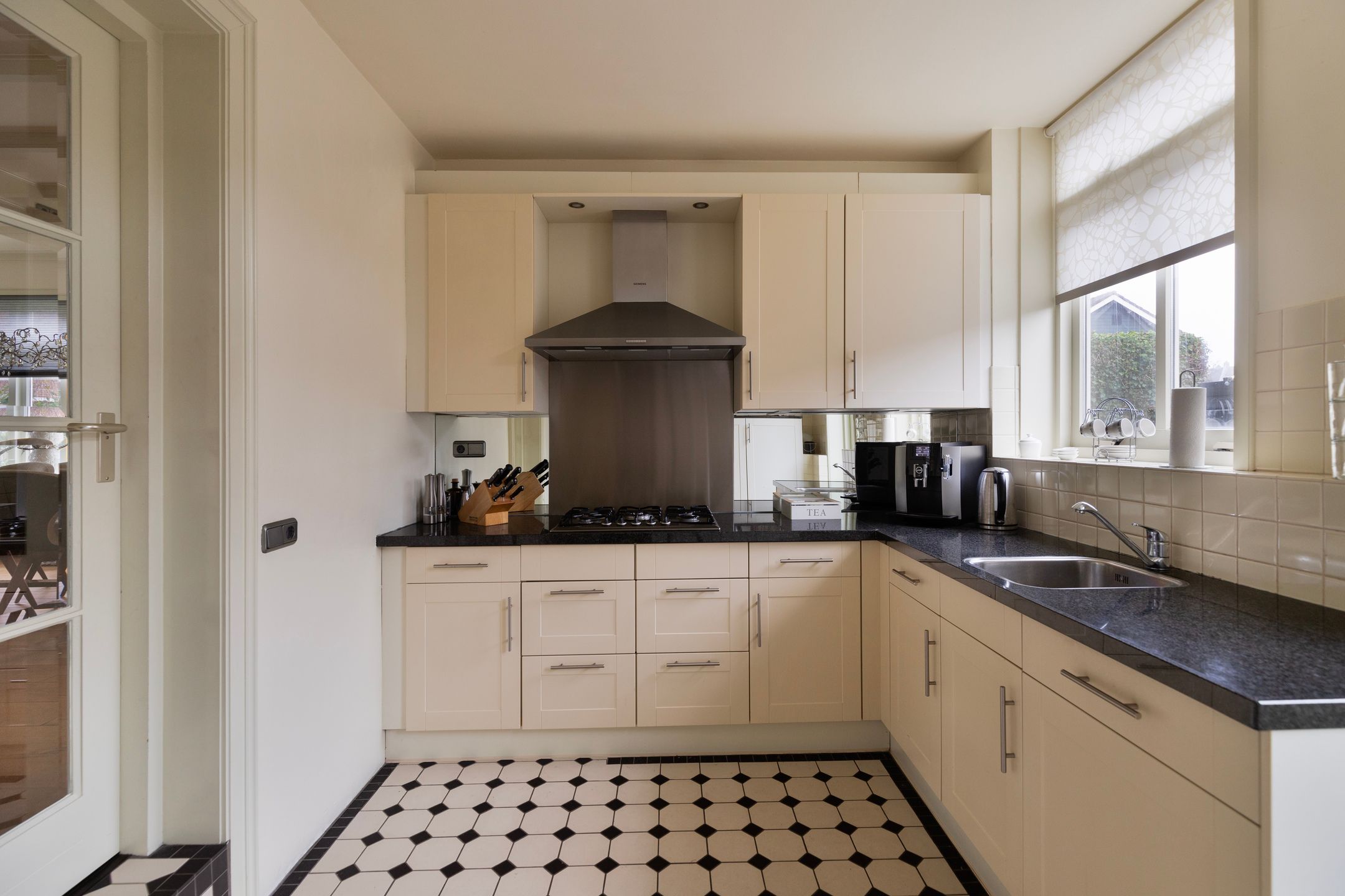 Foto 15 van Julianastraat 1