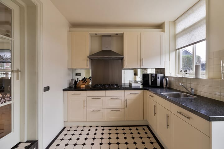 Foto 15 van Julianastraat 1