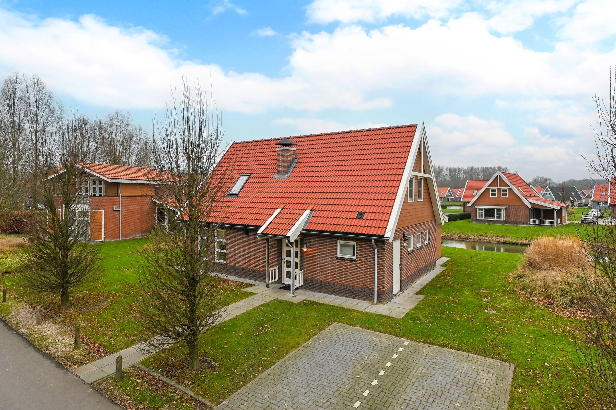 4-bedroom freehold villa in Biddinghuizen — photo 1 of 5