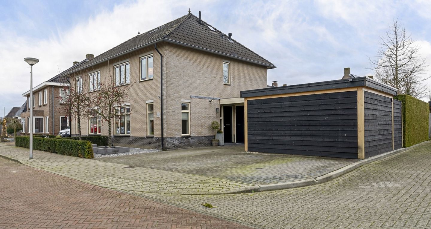 Foto 1 van Klaproos 13