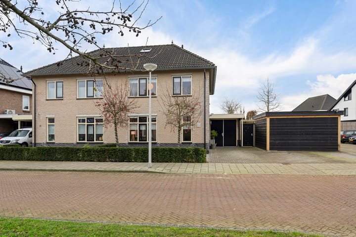 Foto 2 van Klaproos 13