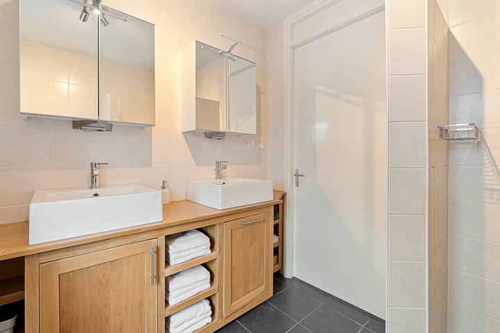 Photo 29 of Klaproos 13