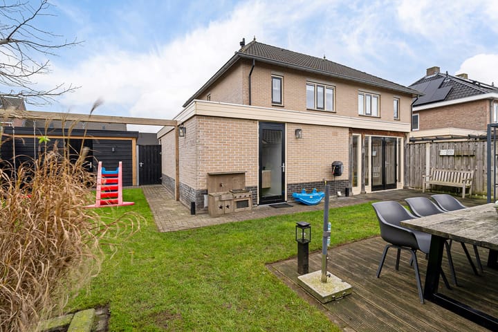 Photo 37 of Klaproos 13