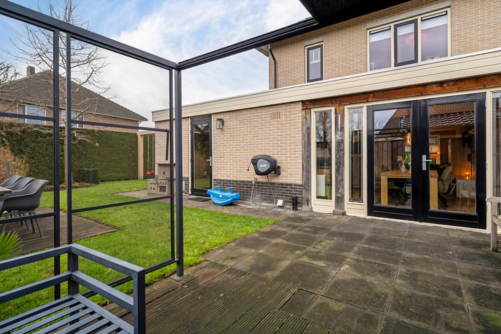 Photo 39 of Klaproos 13