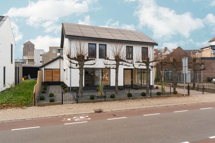 Bekijk foto 39 van van Ambestraat 4