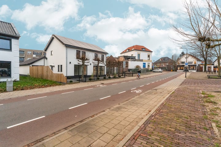 Bekijk foto 40 van van Ambestraat 4